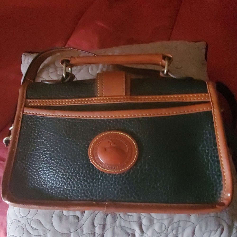 Dooney and Bourke ladies handbag